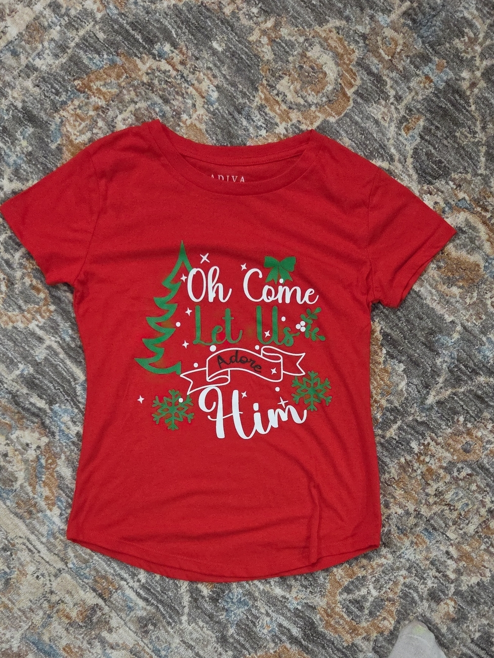 NEW Adiva Red Short-Sleeve Kids Tee with Green & White Holiday Graphic